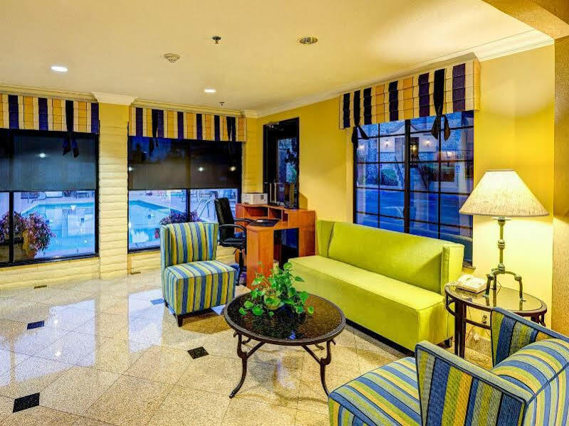 Holiday Inn Express San Diego - Rancho Bernardo, An Ihg Hotel Екстер'єр фото